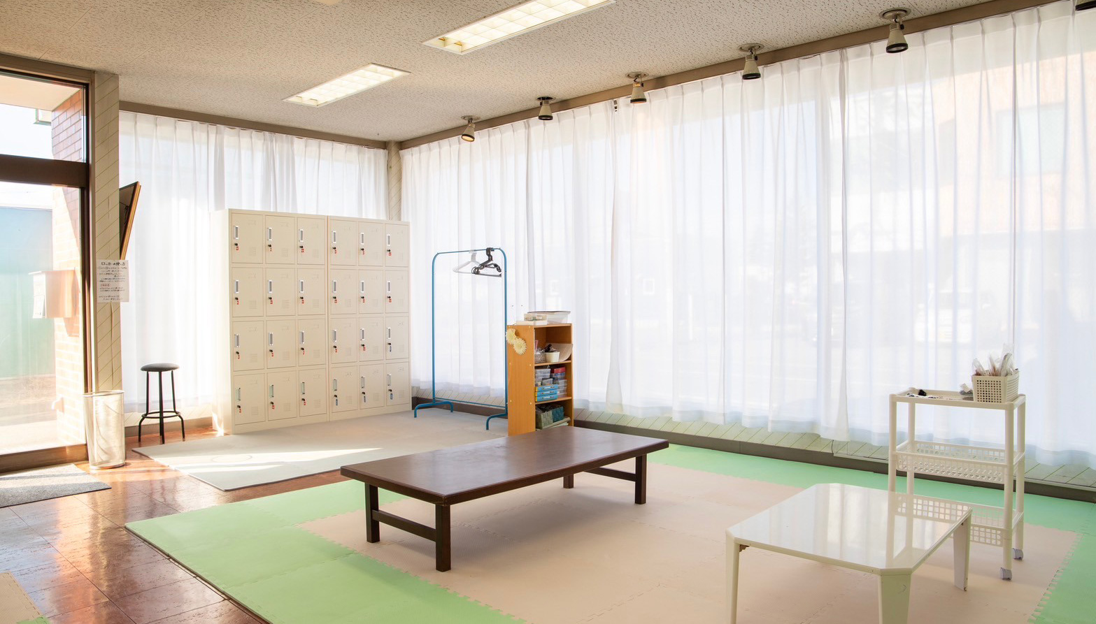アクセサリーの組み立て作業